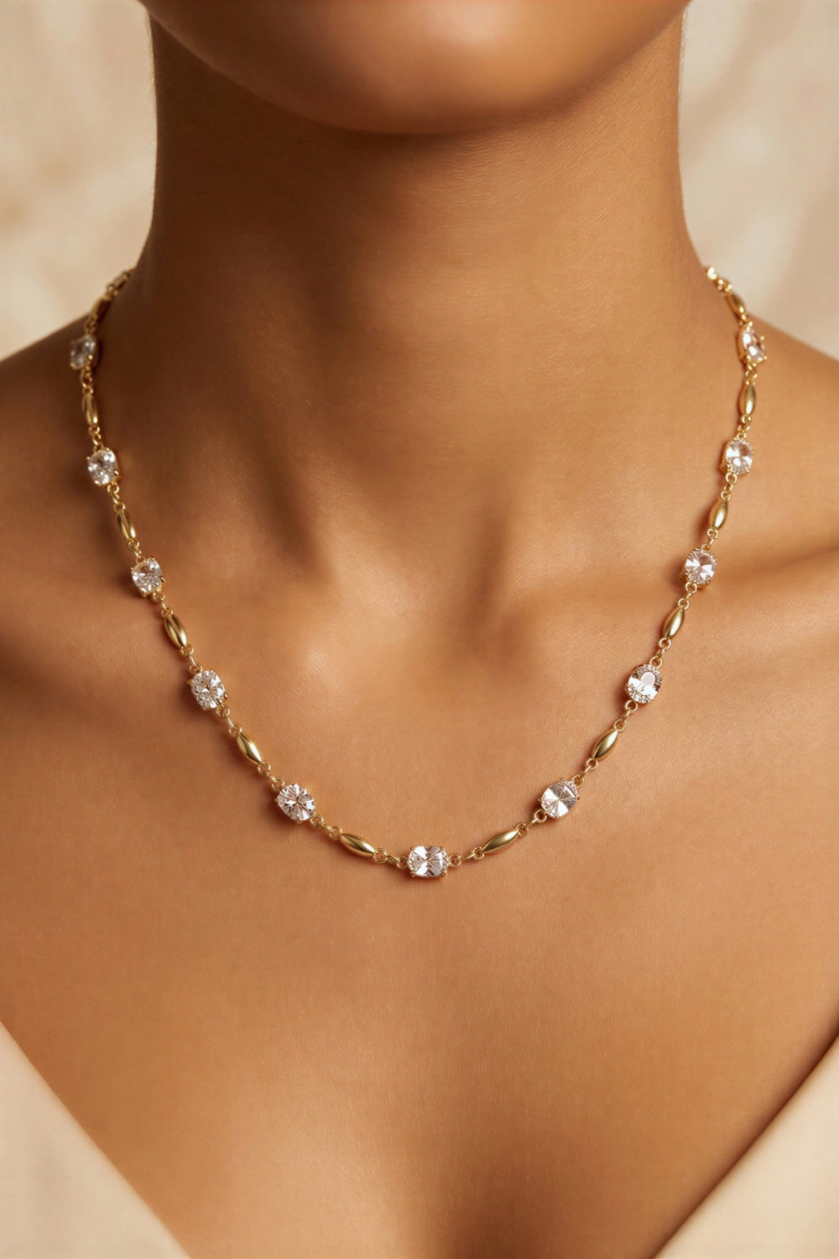 Taş Detay Elips Model Gold Altın Kaplama Kolye