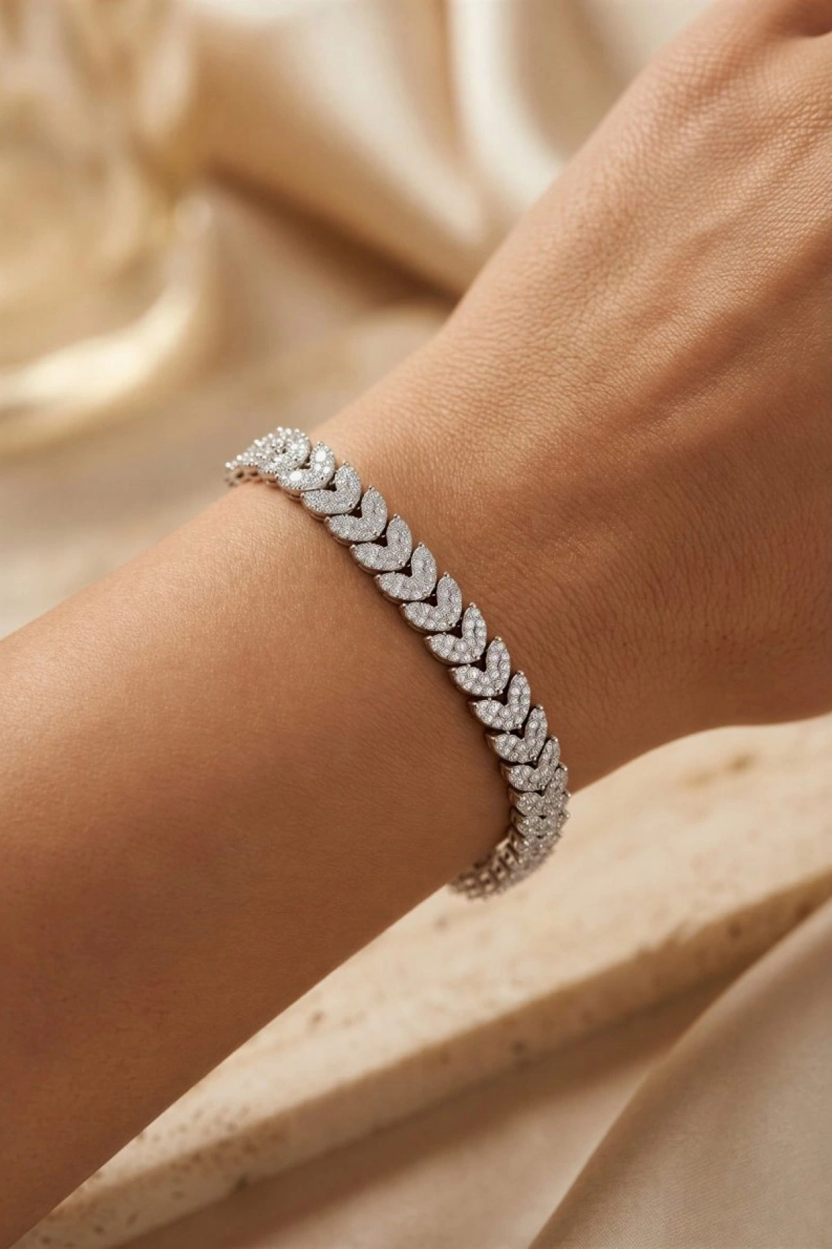 Kalp Model Beyaz Altın Kaplama Bileklik