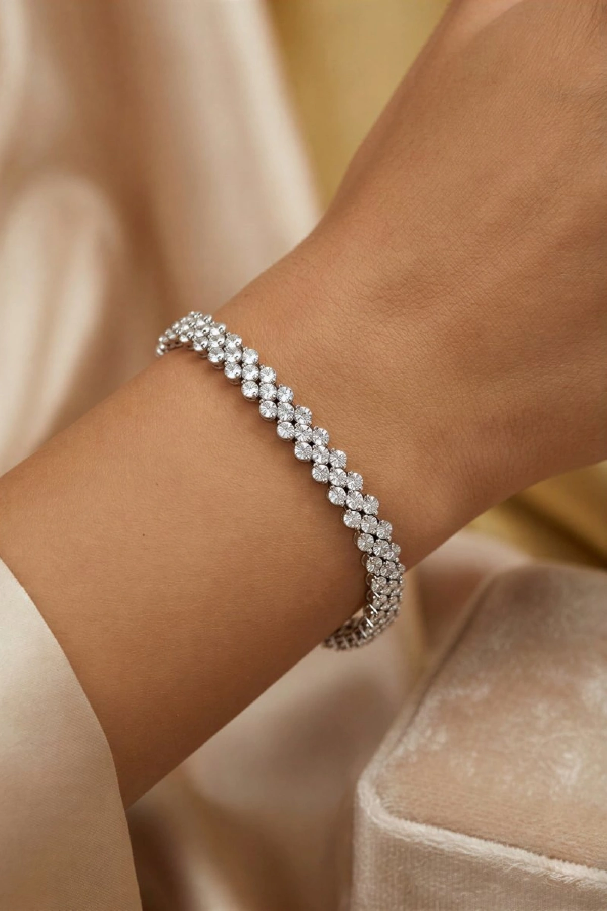 Halka Model Beyaz Altın Kaplama Bileklik