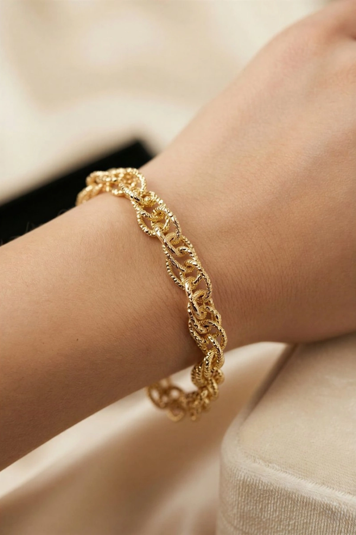 Çizgili Sarmal Model Gold Altın Kaplama Bileklik