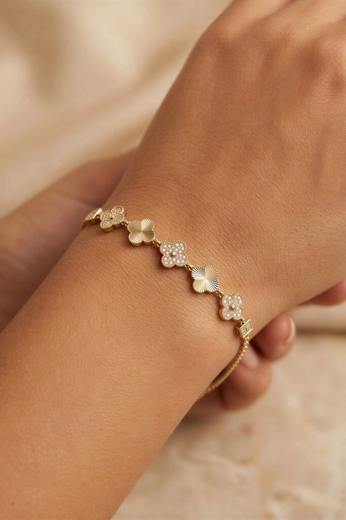 Yarı Taşlı Yonca Model Gold Altın Kaplama Bileklik