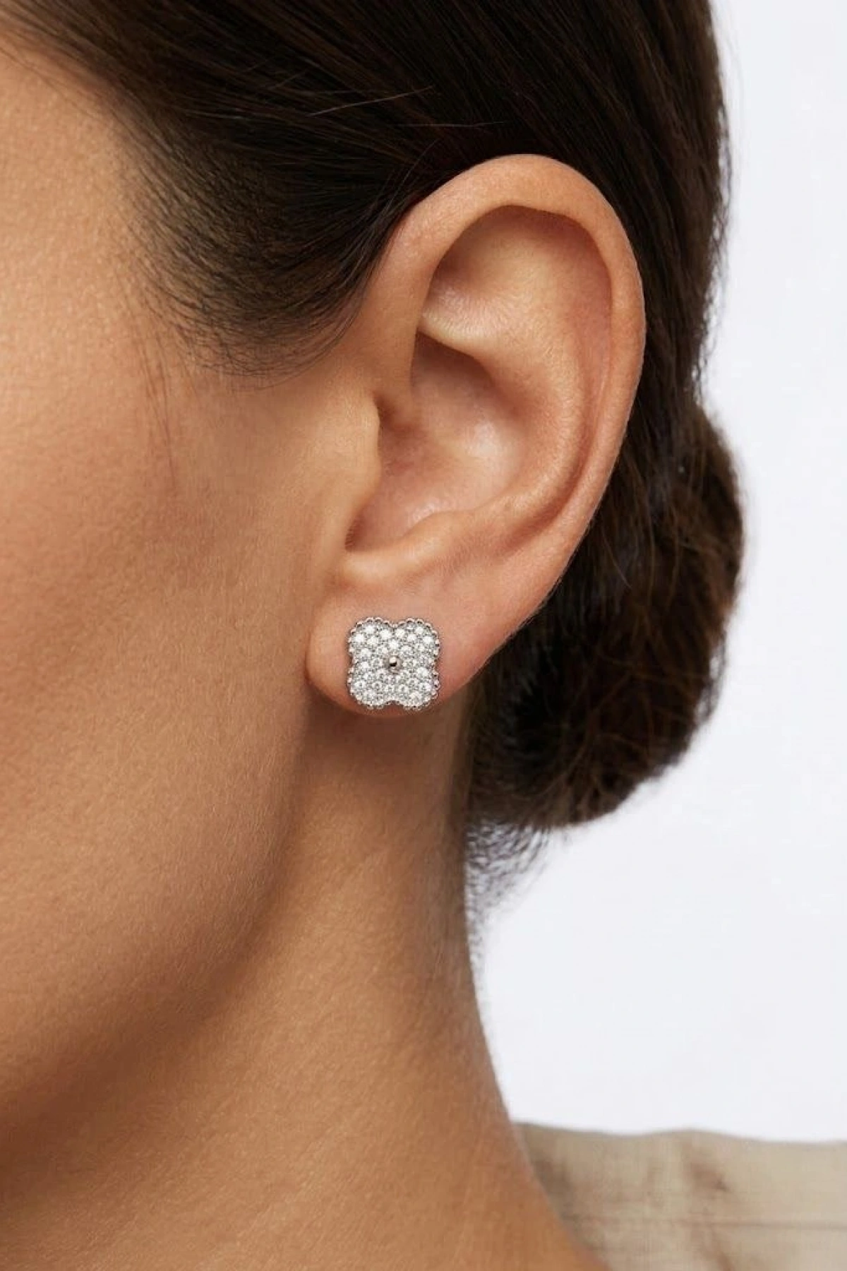 Beyaz Yonca Model Gold Altın Kaplama Küpe