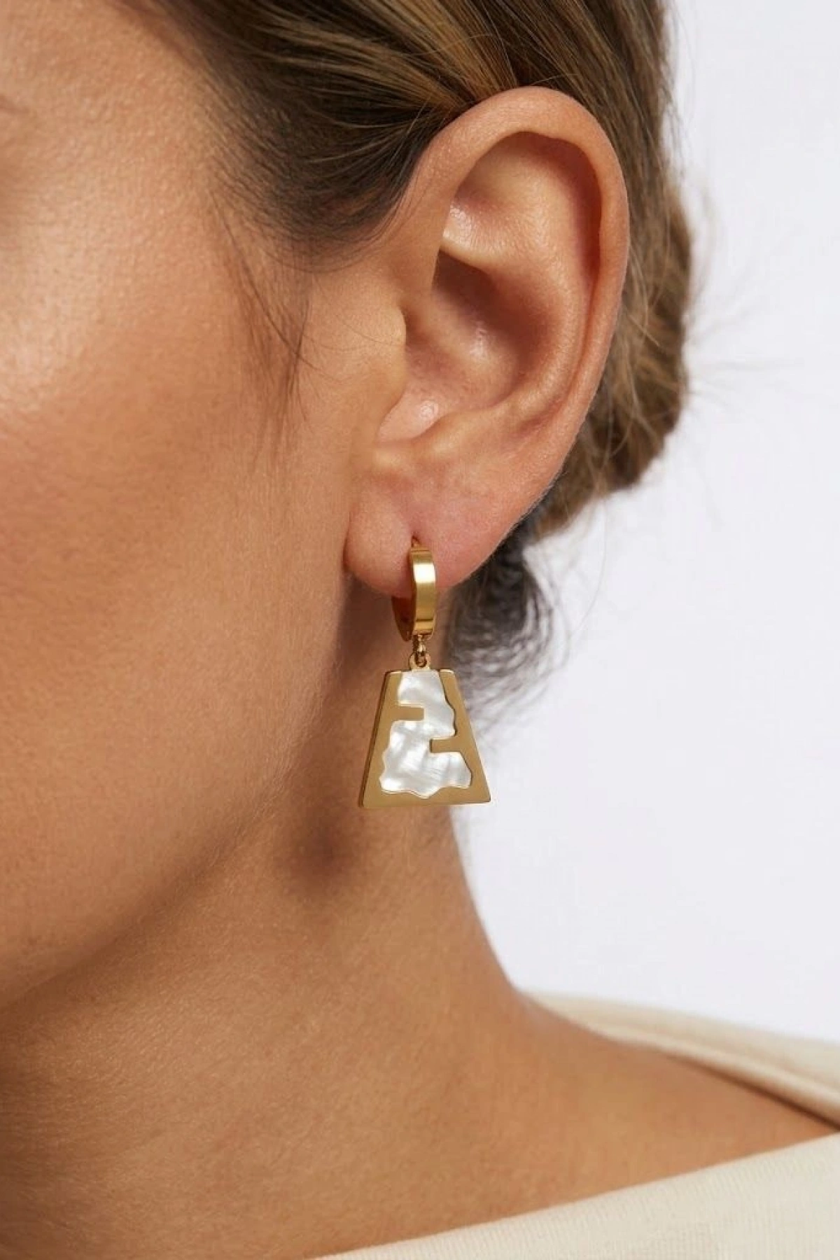 Kesik Üçgen Mermer Detay Gold Altın Kaplama Küpe