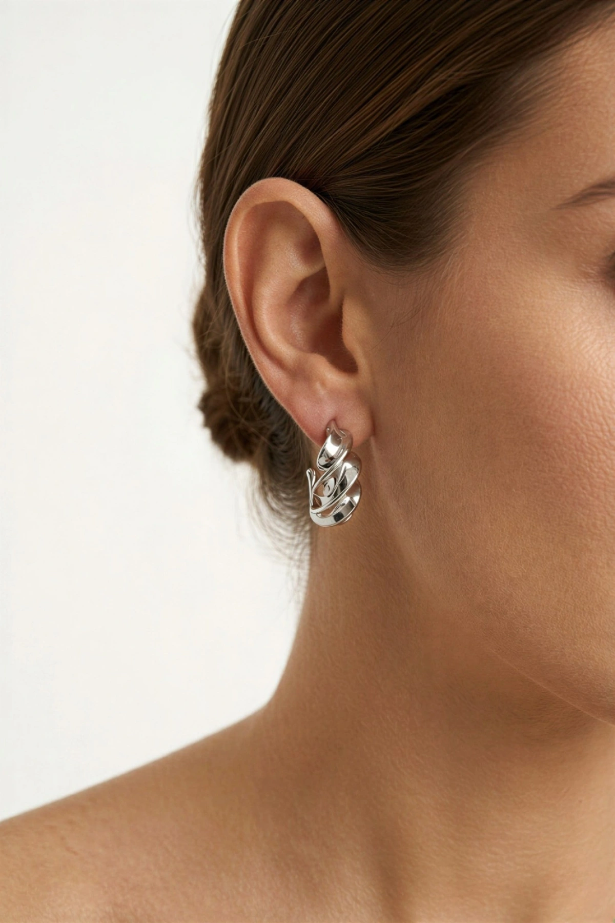 Oneiros Beyaz Altın Kaplama Küpe