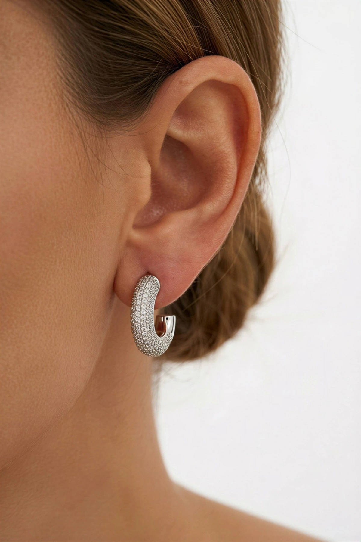 Boreas Model Beyaz Altın Kaplama Küpe