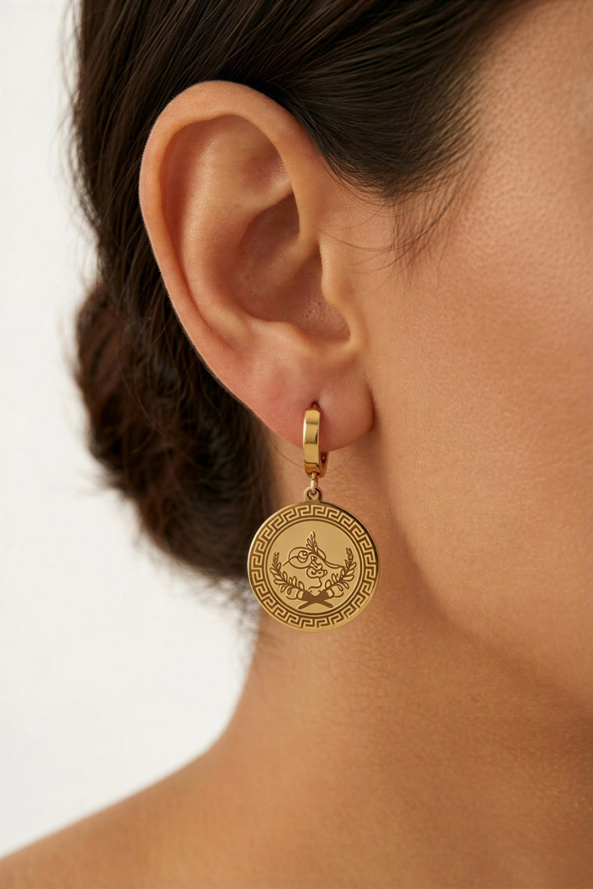 Tuğra İşlemeli Model Gold Altın Kaplama Çelik Küpe