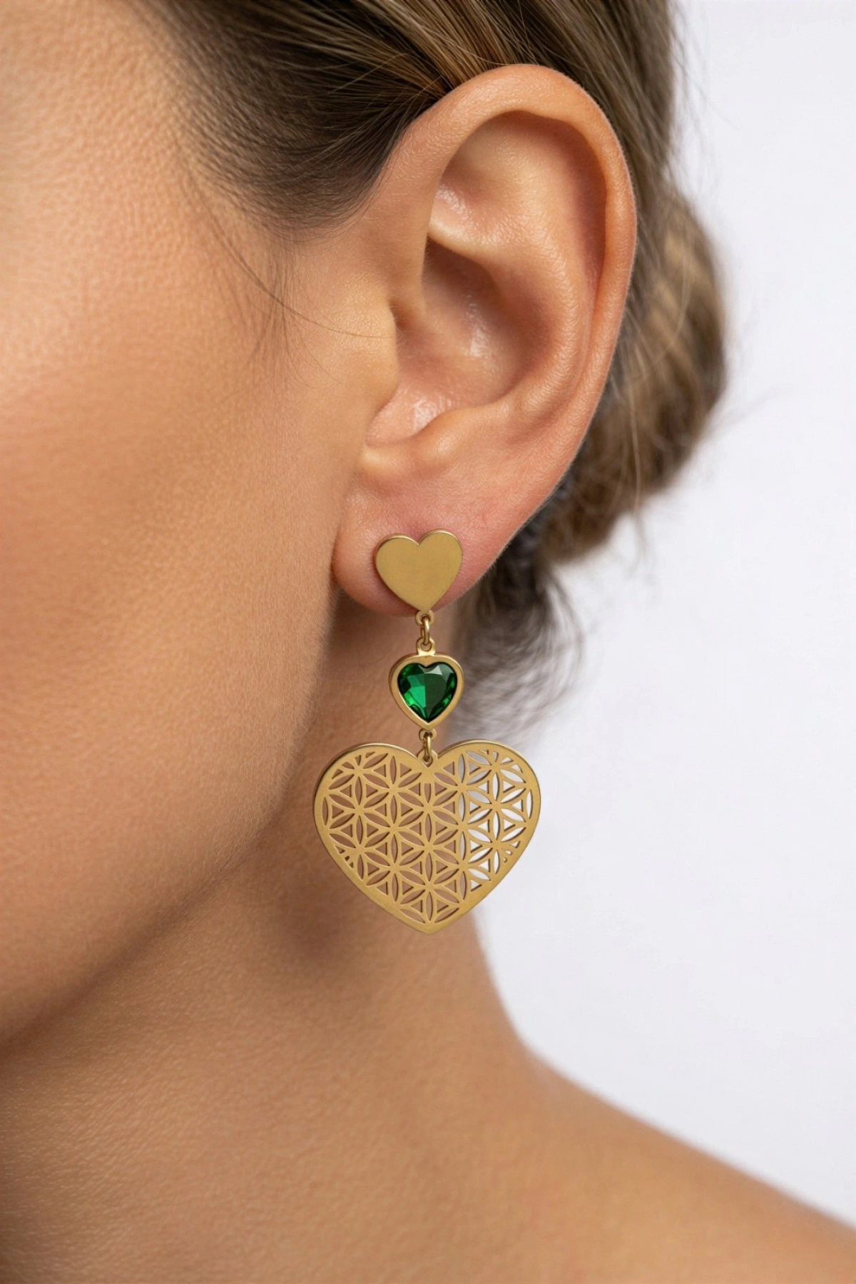 Zümrüt Taş Detay Kalp Model Gold Çelik Altın Kaplama Küpe