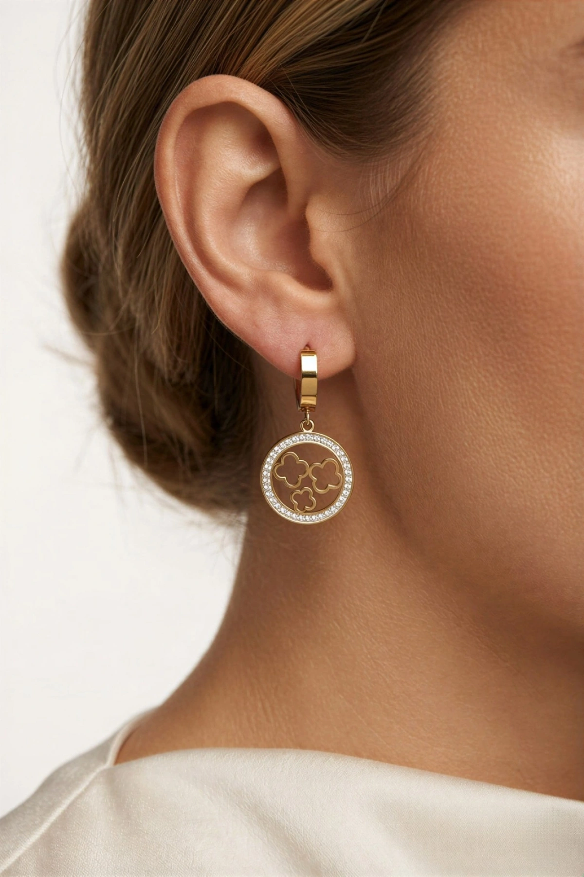 Taşlı Yonca Model Gold Çelik Altın Kaplama Küpe