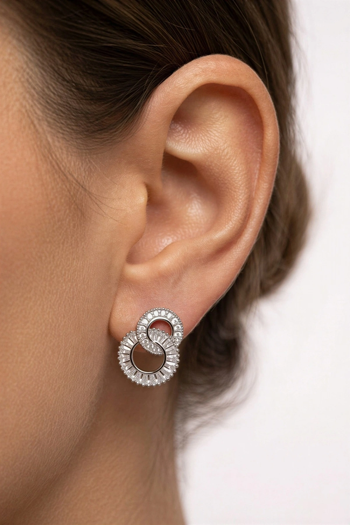 Erlik Model Beyaz Altın Kaplama Vip Küpe