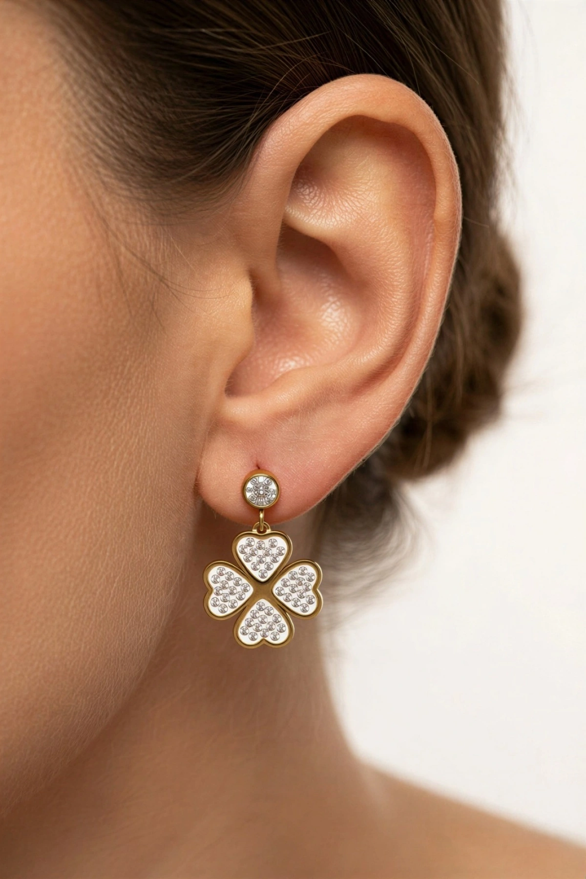 Tam Taşlı Yonca Model Gold Altın Kaplama Çelik Küpe