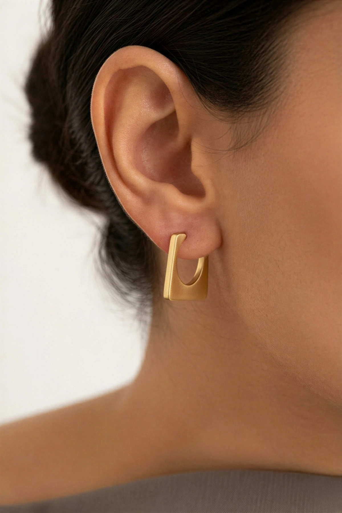 Vamana Model Gold Altın Kaplama Çelik Küpe