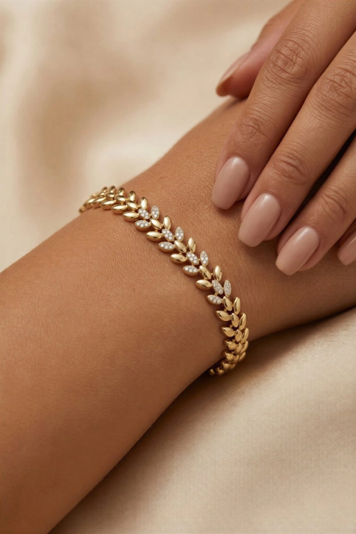 Taş Detay Yaprak Model Gold Altın Kaplama Bileklik