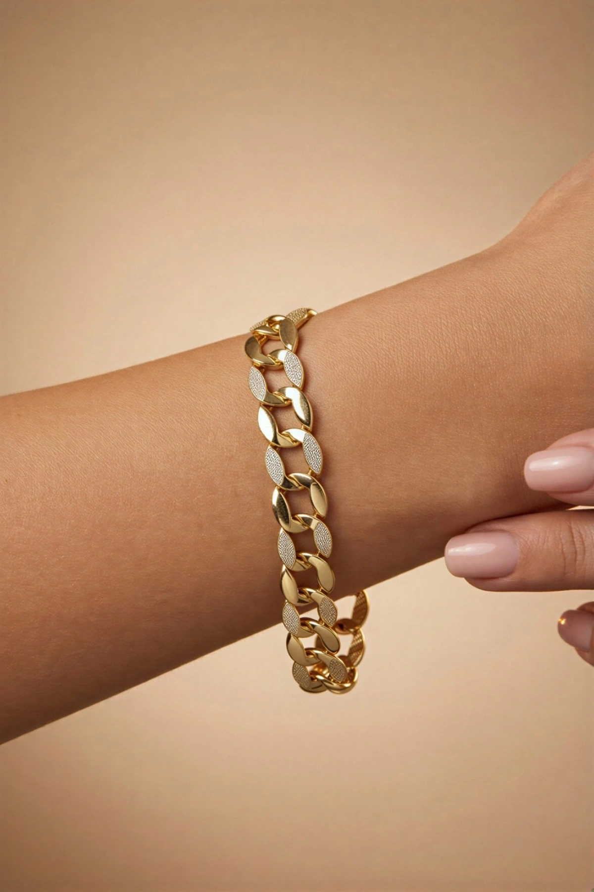 Ezme Oval Yarı Taşlı Model Gold Altın Kaplama Bileklik