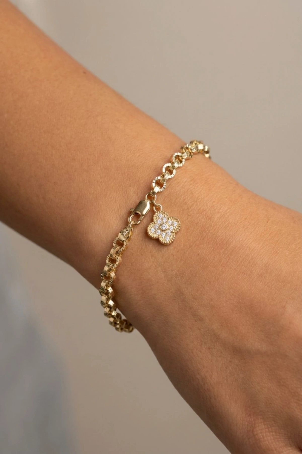 Halka Zincir Taşlı Yonca Model Gold Altın Kaplama Bileklik