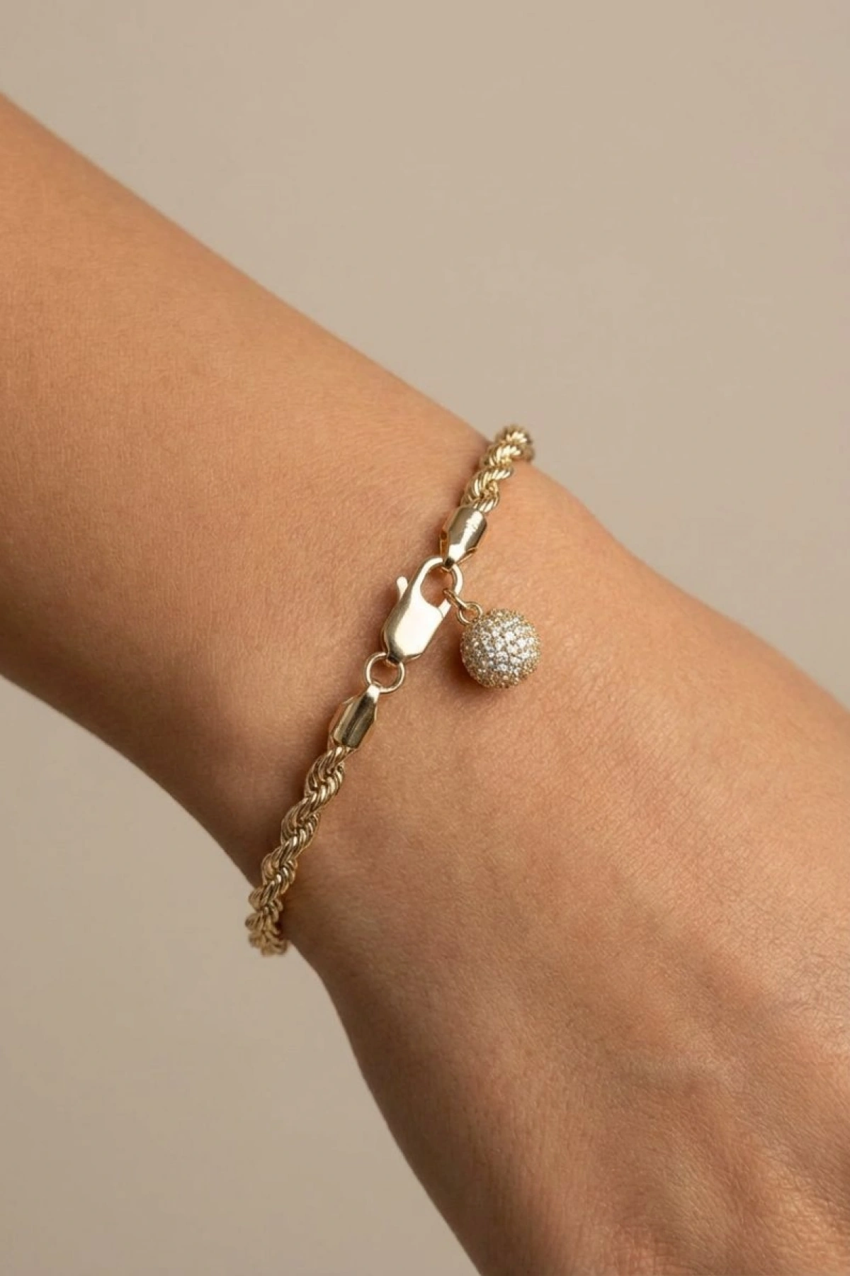 Burgu Zincir Taşlı Top Model Gold Altın Kaplama Bileklik