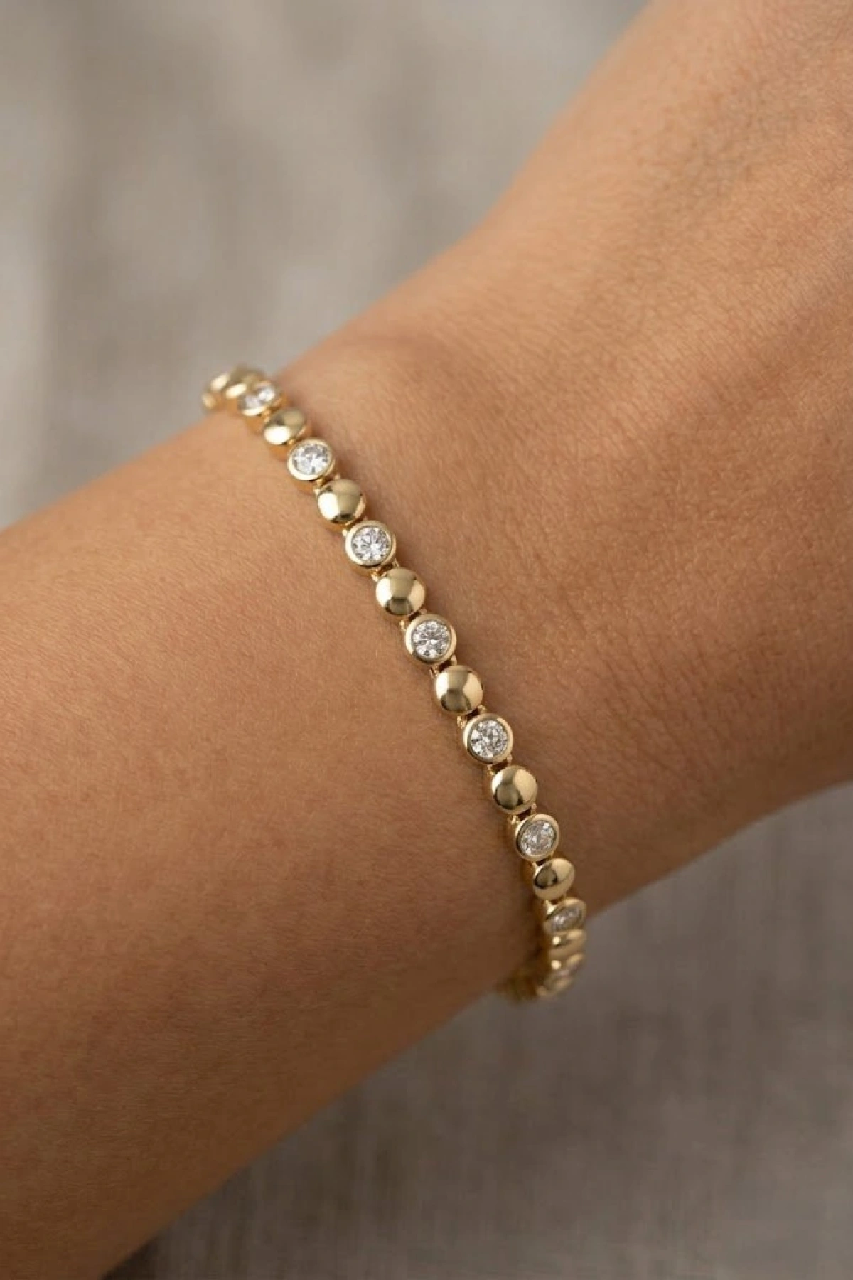 Sıralı Yuvarlak Model Taş Detay Gold Altın Kaplama Bileklik