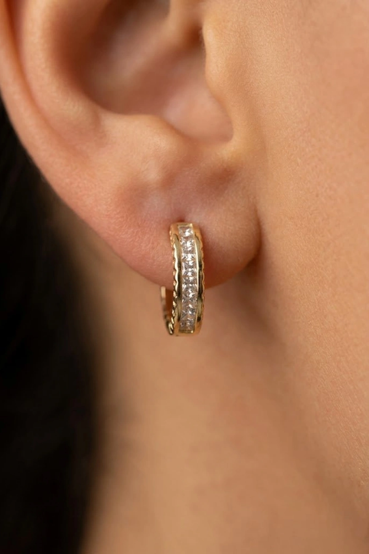 Taş Detay Halka Model Gold Altın Kaplama Küpe