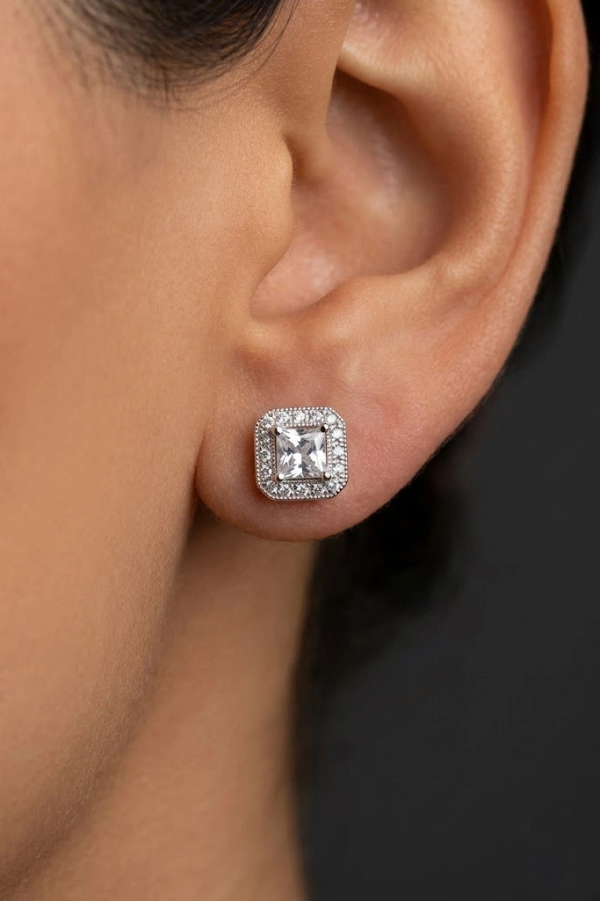 Baget Model Beyaz Altın Kaplama Küpe