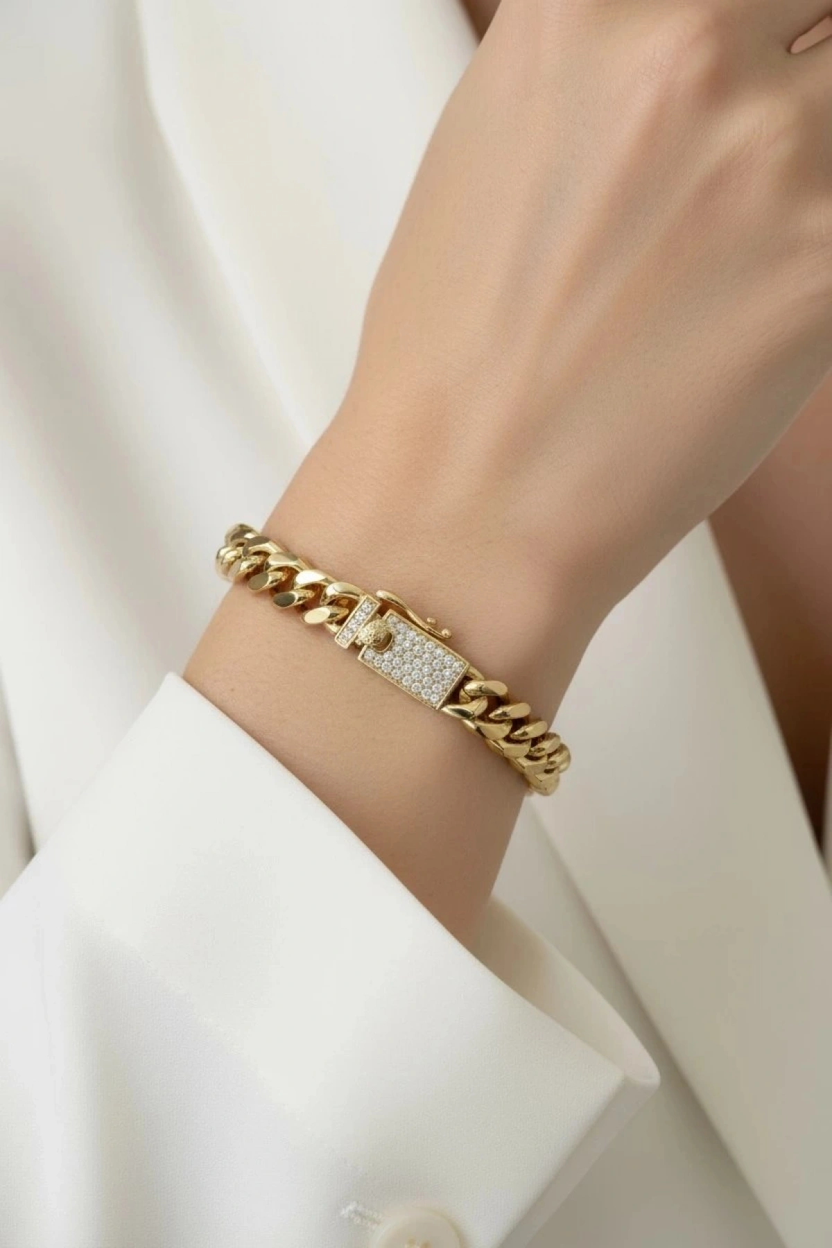 Gurmet Ezik Bağlı Model Taş Detay Klips Gold Altın Kaplama Bileklik