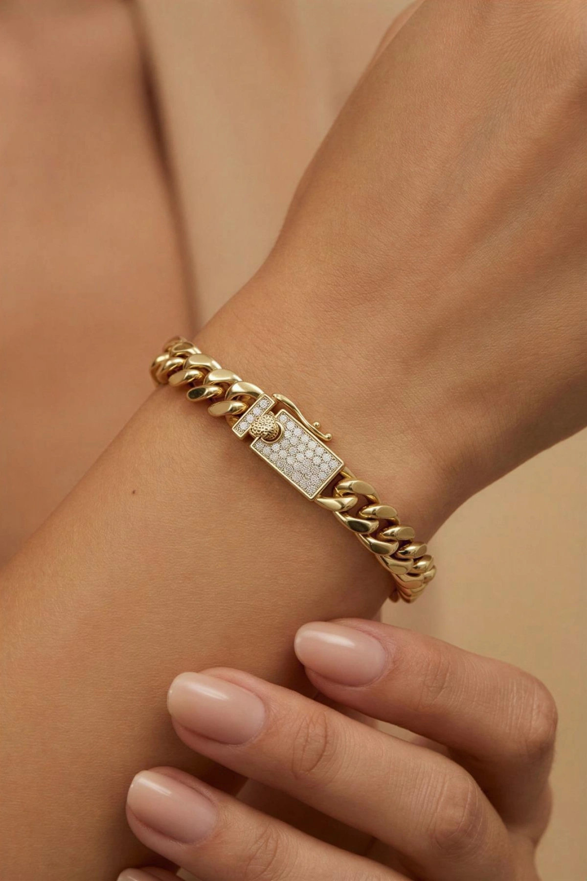 Gurmet Ezik Bağlı Model Taş Detay Klips Gold Altın Kaplama Bileklik