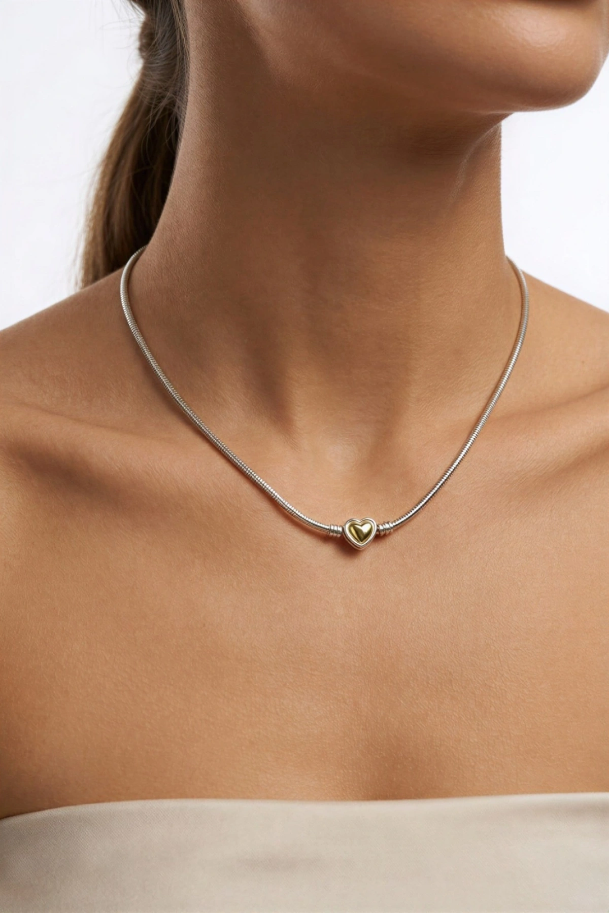 P. Model Renkli Kalp Beyaz Altın Kaplama Kolye