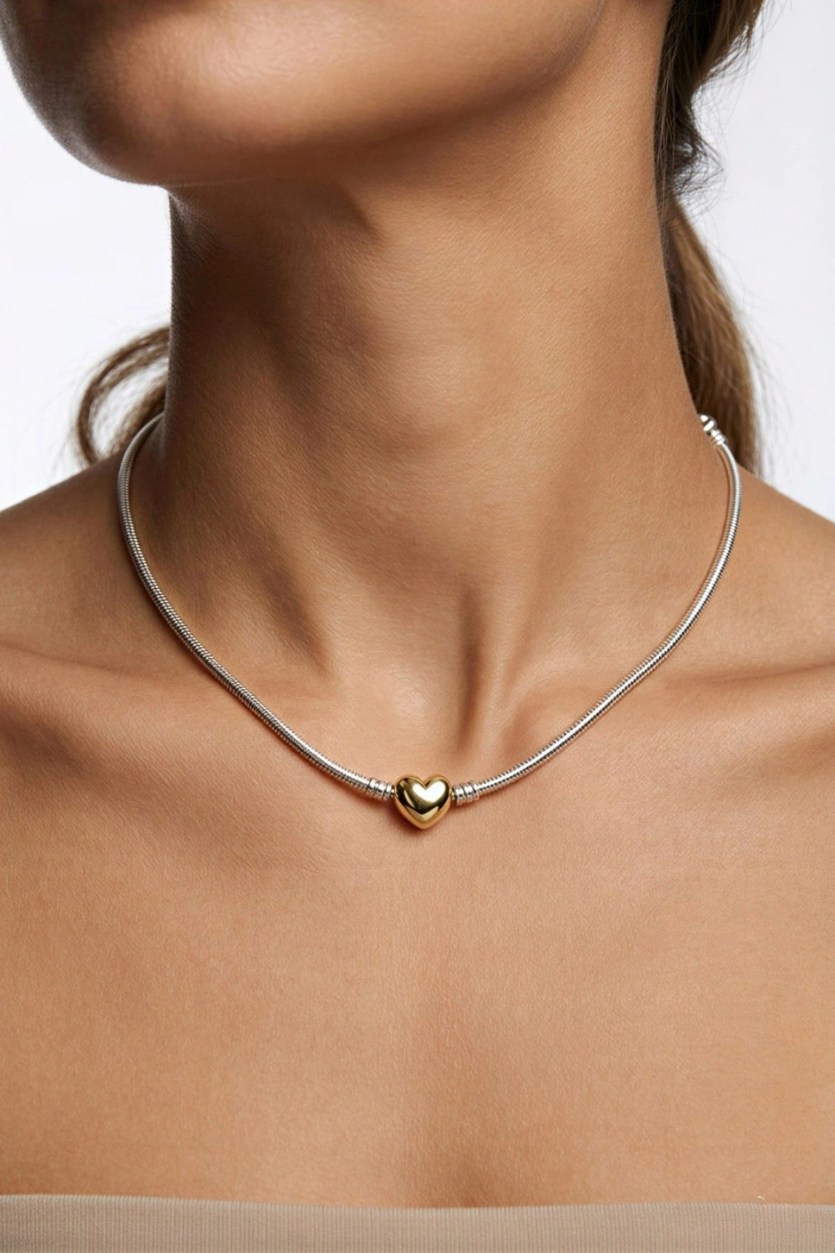 P. Model Kalp Detay Beyaz Altın Kaplama Çelik Kolye