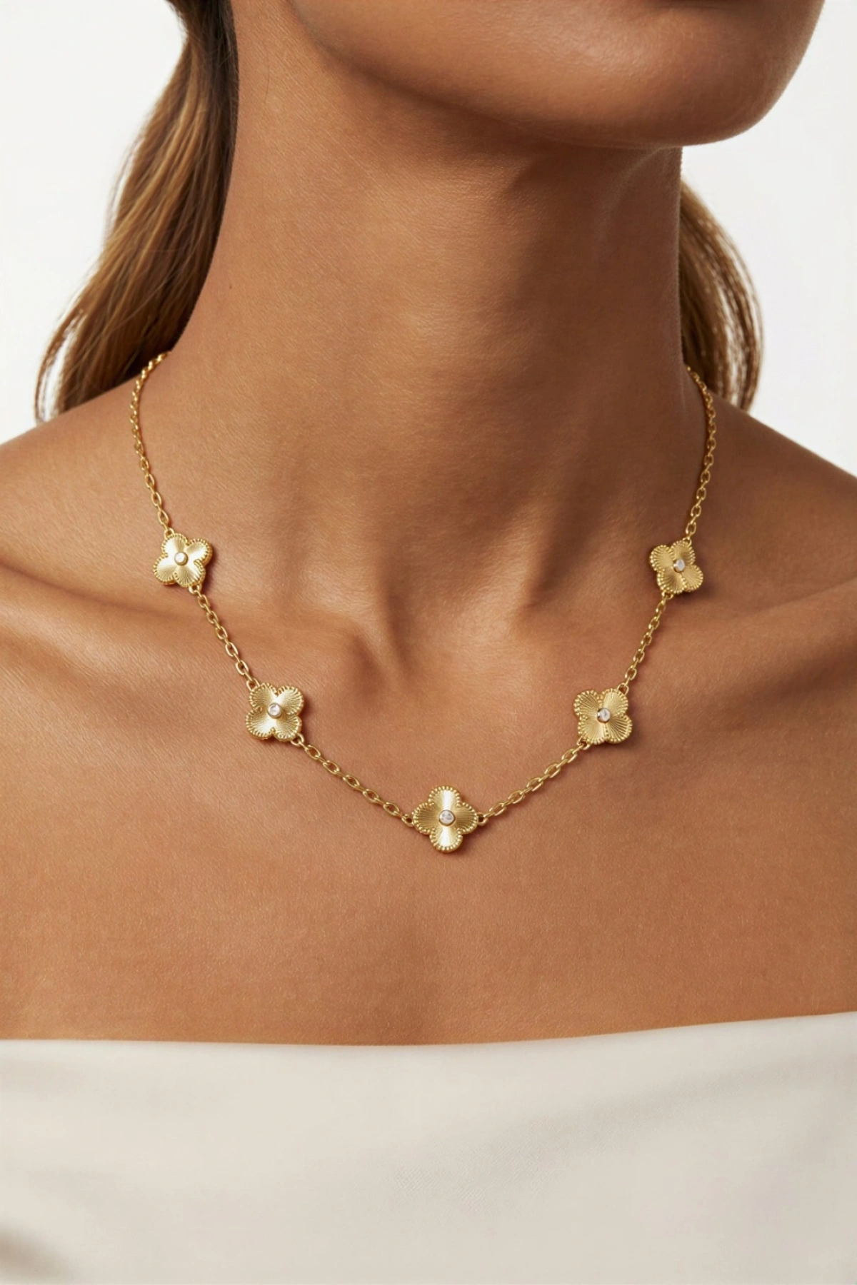 Taşlı Beş Yonca Detay Gold Altın Kaplama Kolye