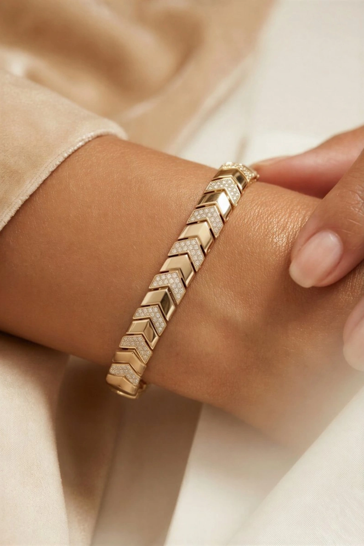 Taş Detay Üçgen Model Gold Altın Kaplama Bileklik