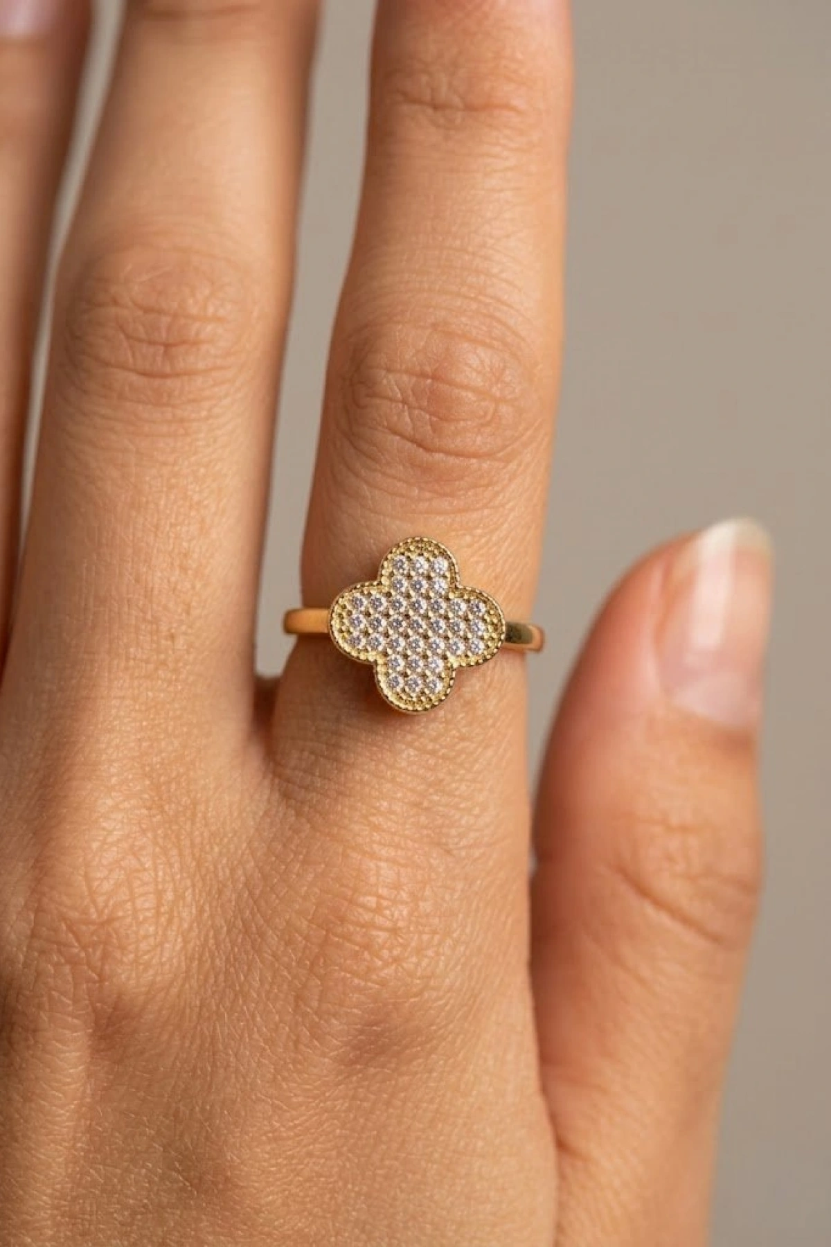 Taşlı Yonca Model Gold Altın Kaplama Ayarlanabilir Yüzük