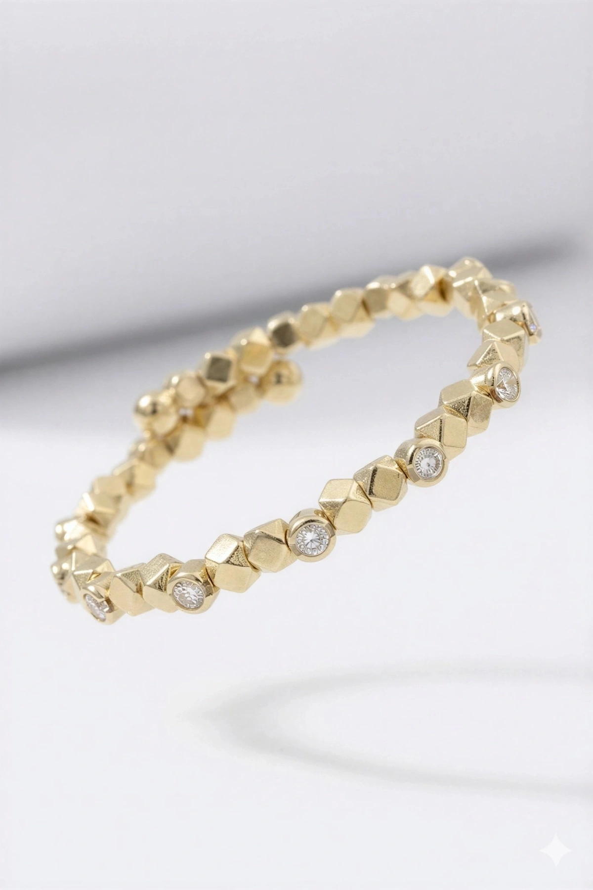 Dorika Zirkon Taş Detay Altın Kaplama Bileklik