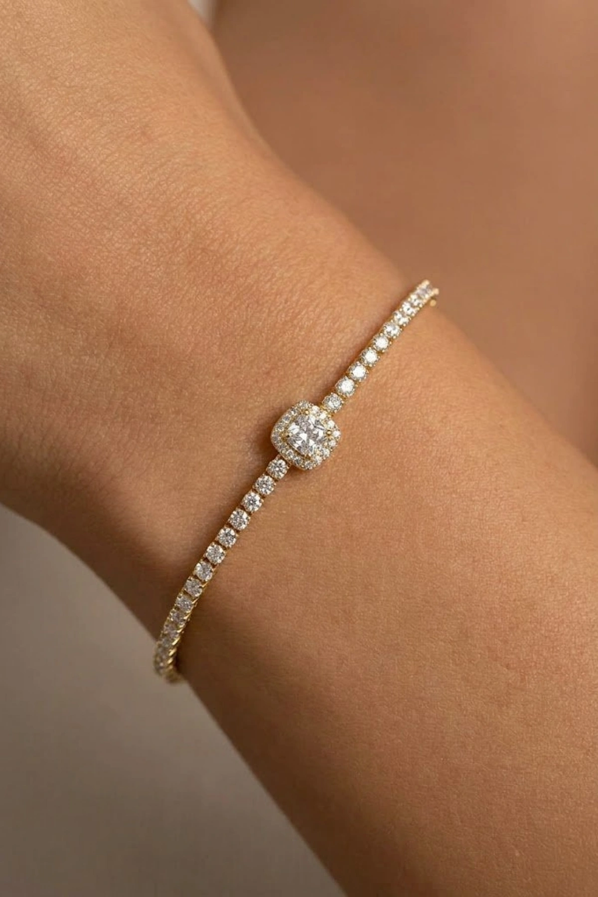 Taşlı Kare Model Gold Altın Kaplama Su Yolu Bileklik