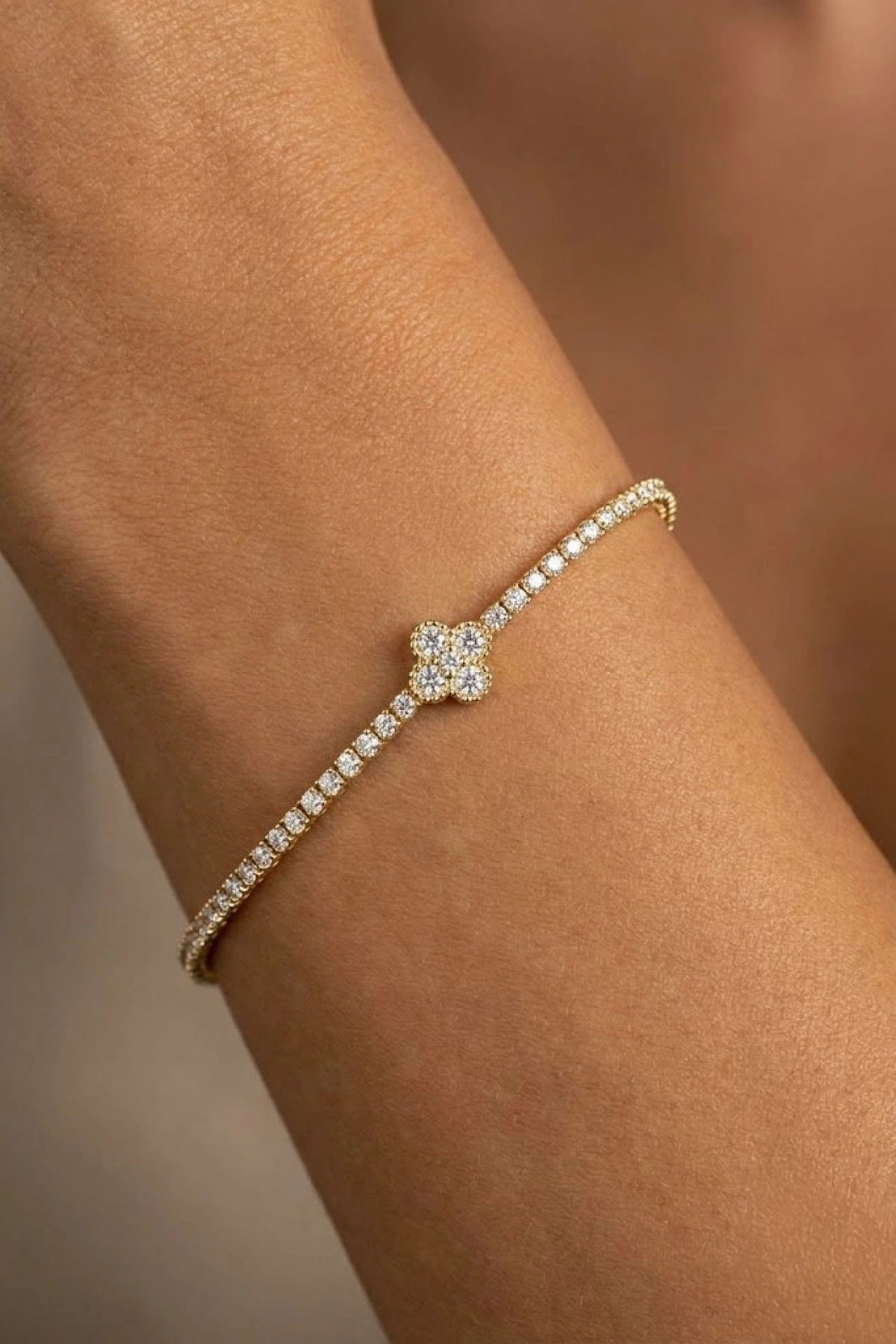 Taşlı Yonca Model Gold Altın Kaplama Su Yolu Bileklik