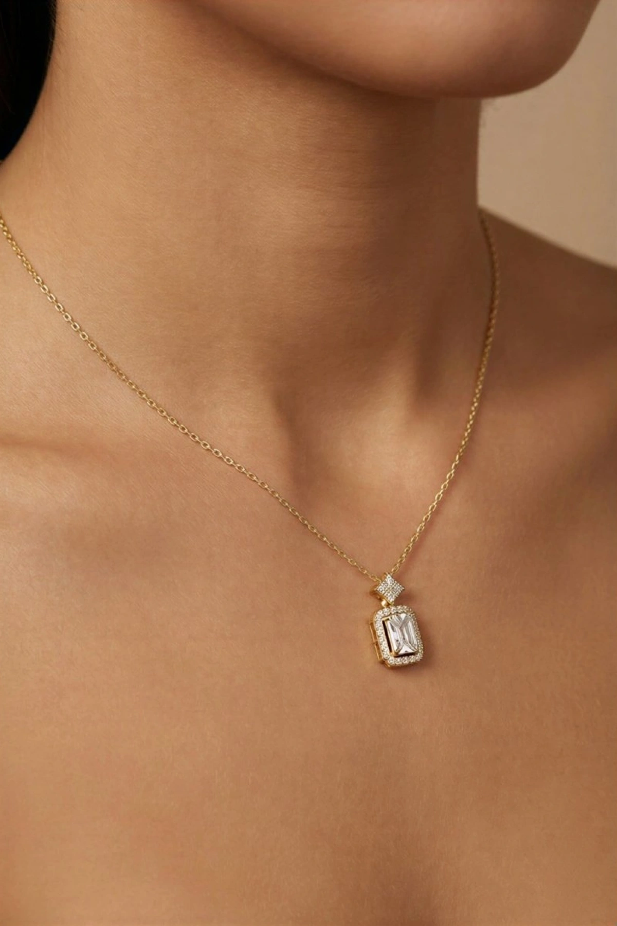 Çiçek Baget Model Zarif Gold Altın Kaplama Kolye