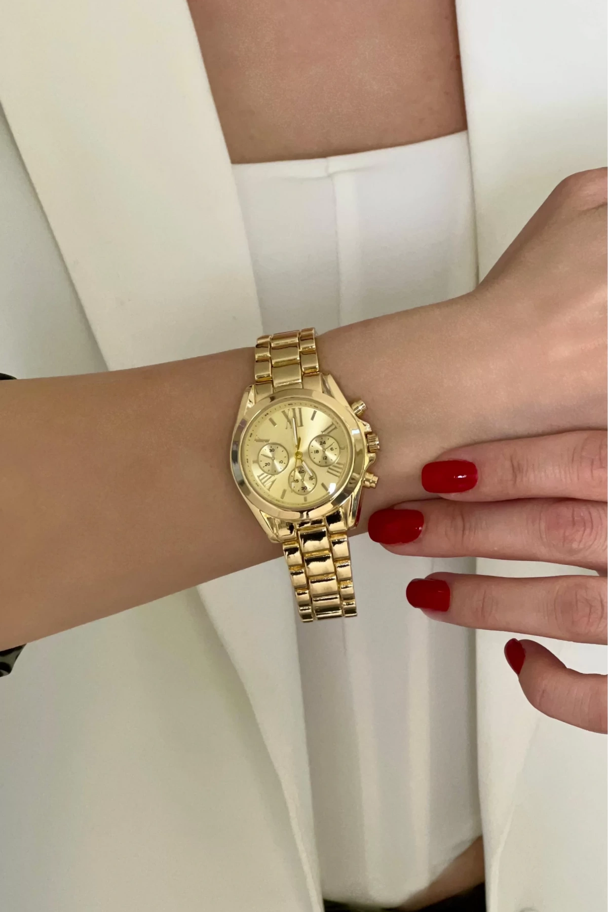 Kapalı Kordon Roma Rakam Detay Gold Kadın Kol Saati