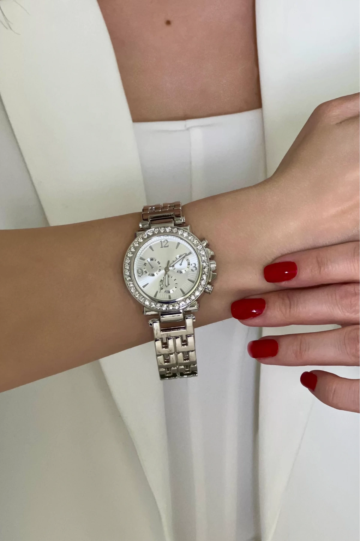 Kapalı Kordon Taş Detay Beyaz Kadın Kol Saati