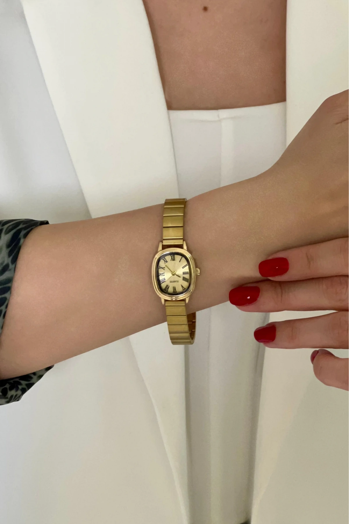 Metal Sürgülü Kordon Roma Rakam Gold Kadın Kol Saati