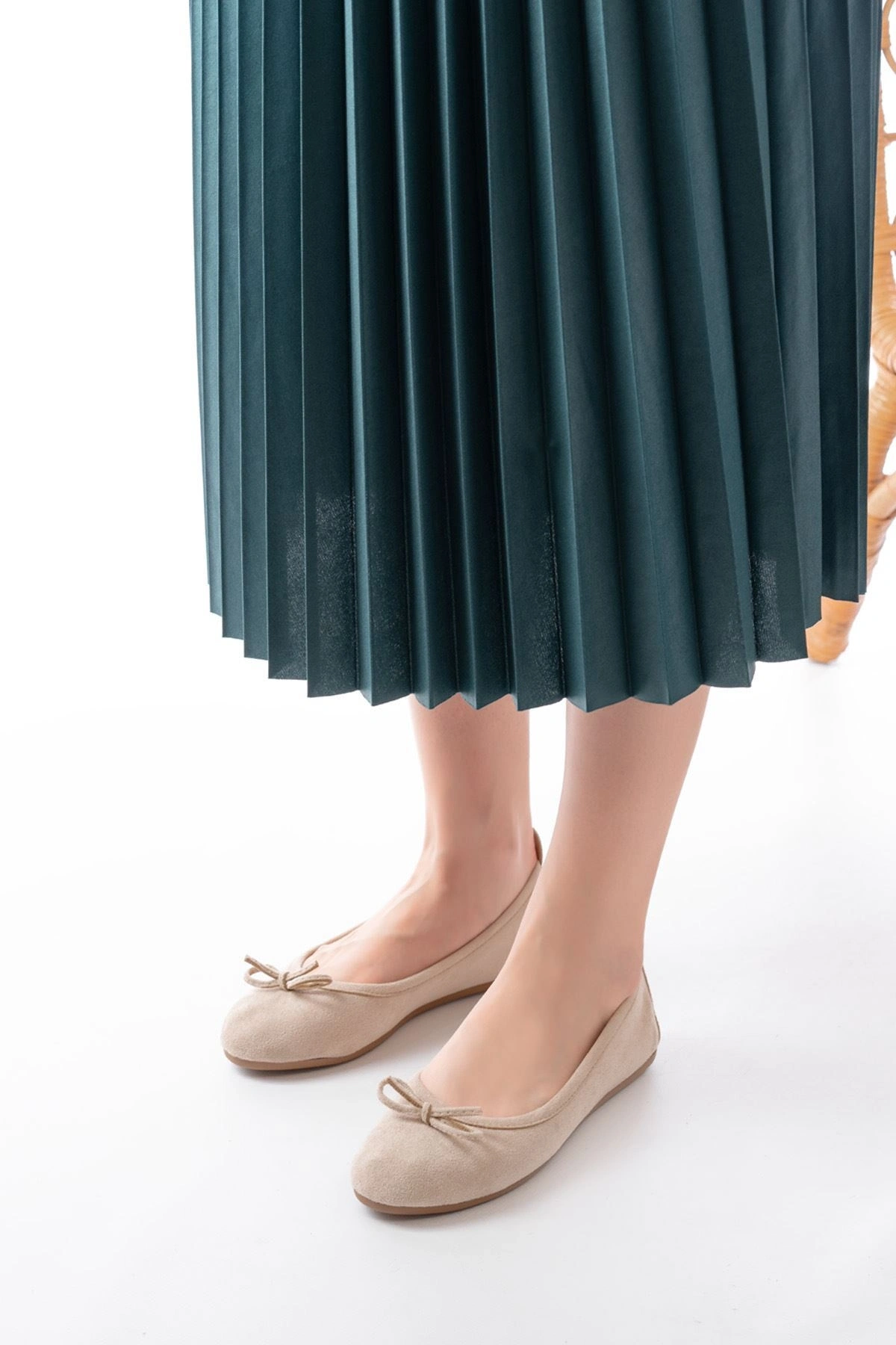 6101 Bej Süet Fiyonklu Günlük Kadın Babet