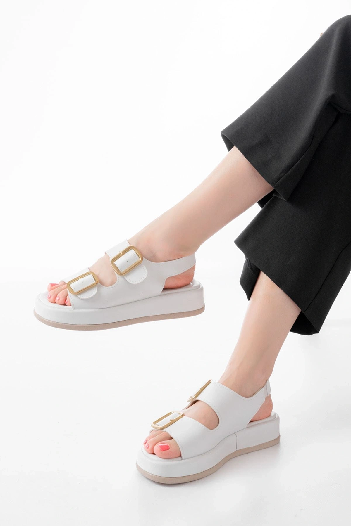 1187 Beyaz Dolgu Topuk Lastik Baretli Kadın Sandalet