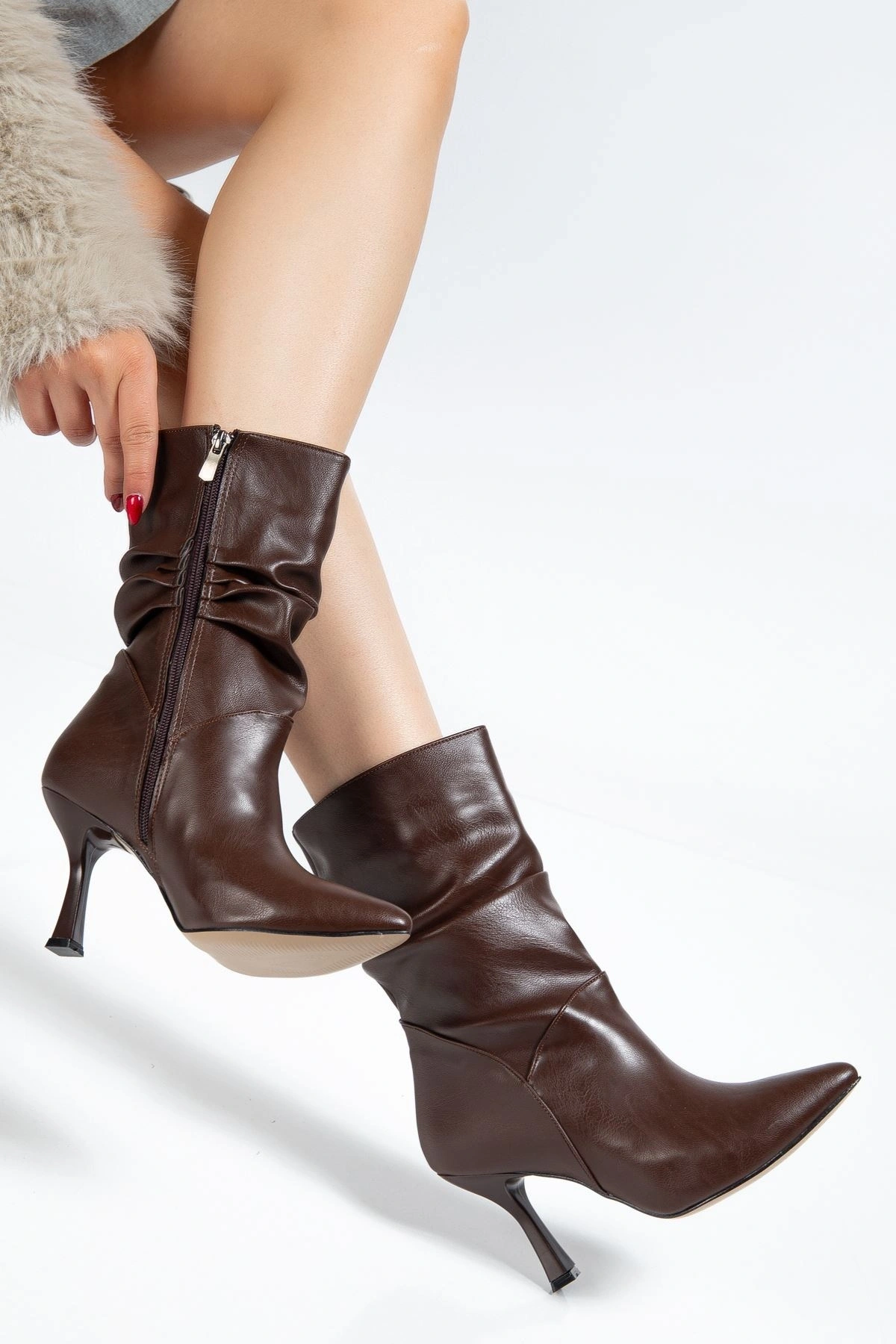 VRT-024 Kahve Yüksek İnce Topuklu Körüklü Fermuarlı Kadın Bot