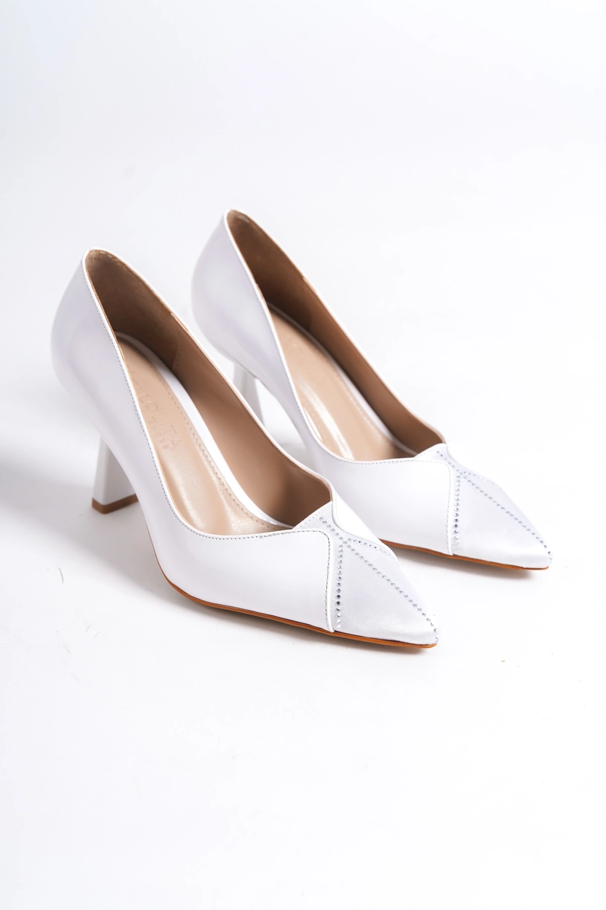 Beyaz Rugan Taş Detaylı Lüx Stilletto