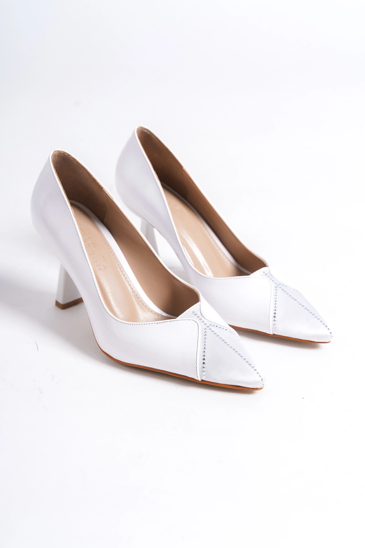 Beyaz Rugan Taş Detaylı Lüx Stilletto