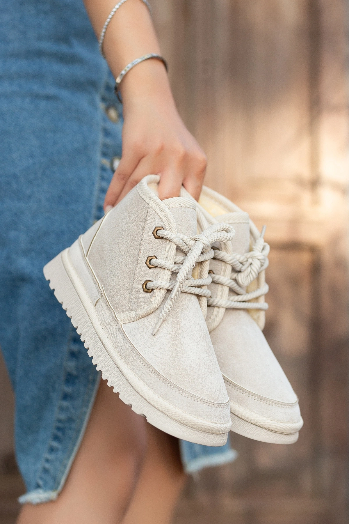 Mini İçi Kürk Astarlı Bej Alçak Taban Bağcıklı Rahat Kadın Bot