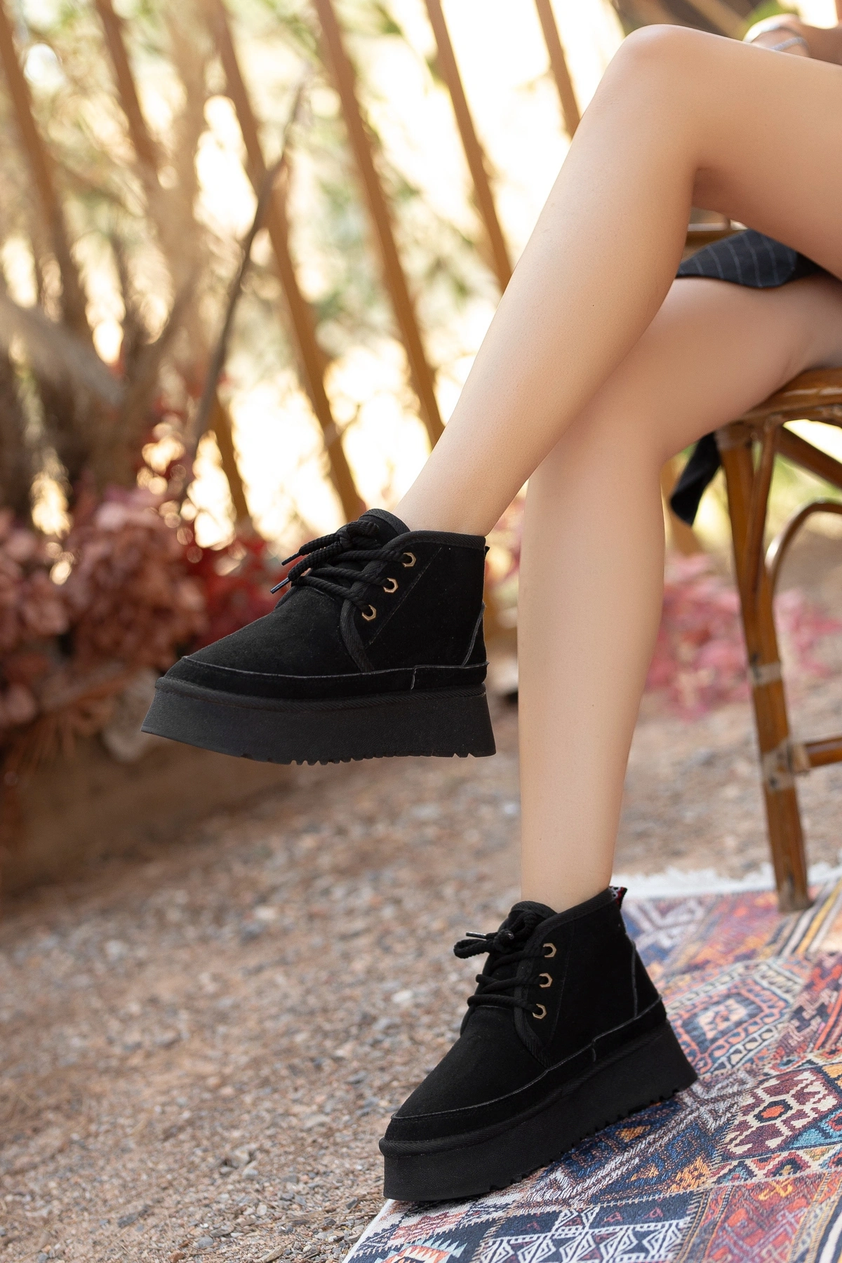 Lady İçi Kürk Astarlı Kalın Taban Siyah Bağcıklı Rahat Kadın Bot