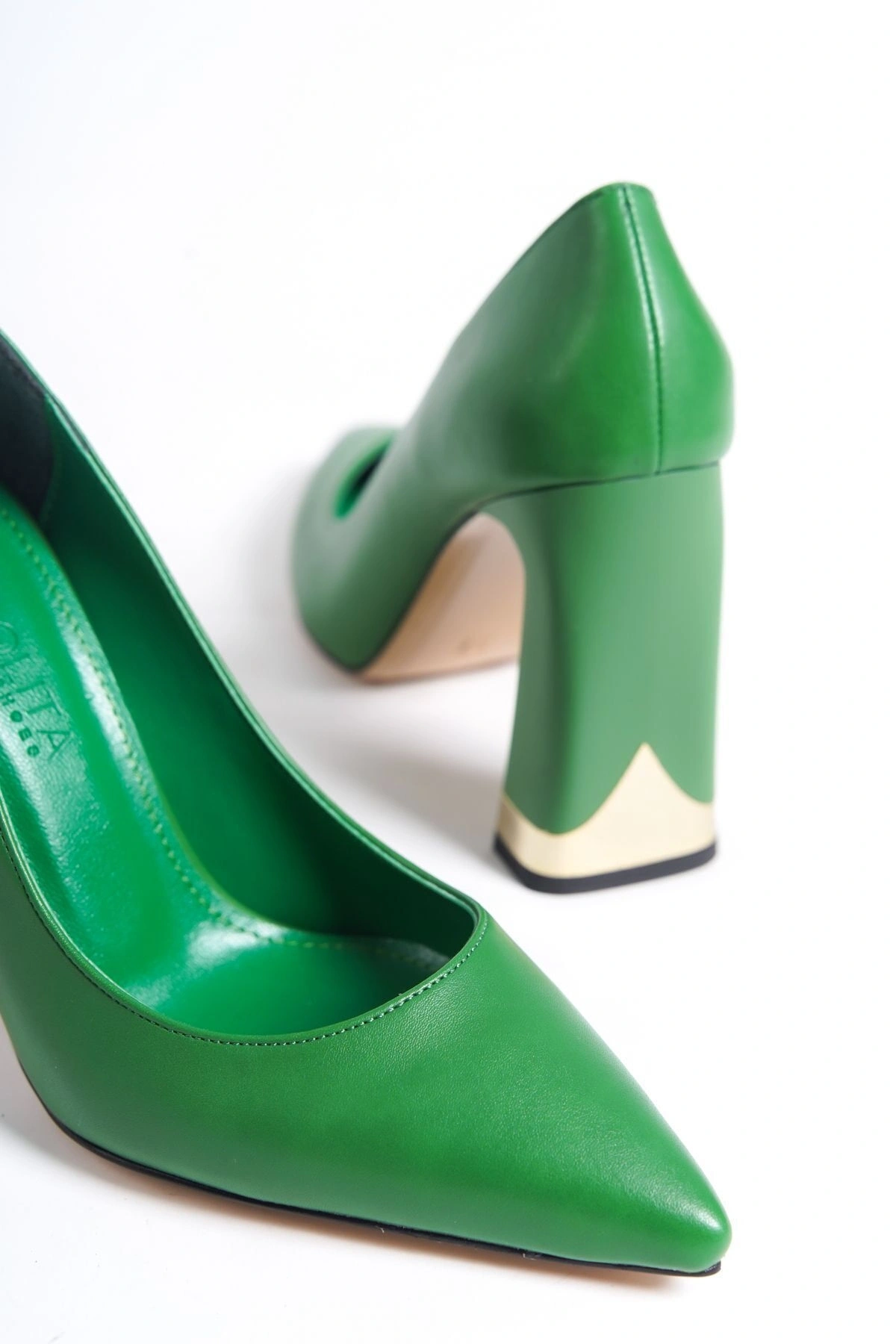Yeşil Deri Kalın Ökçe Dataylı Lüx Stiletto