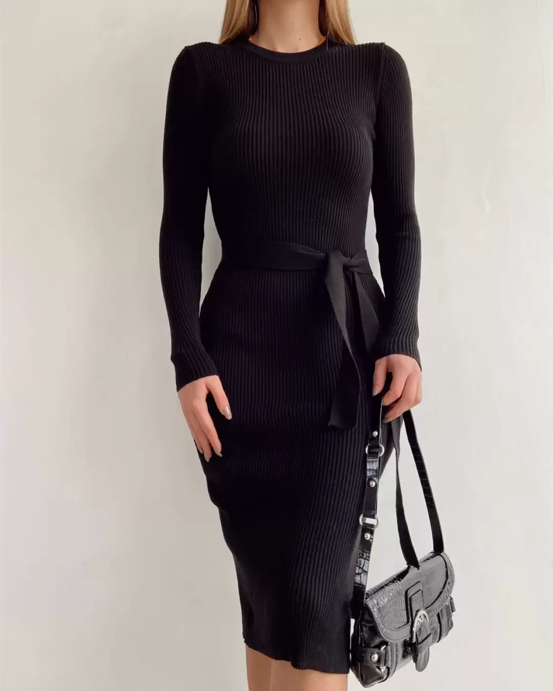Siyah Kuşaklı Triko Elbise