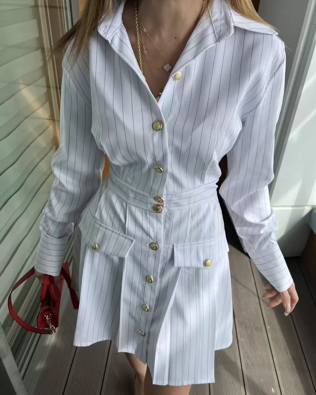 Beyaz Gold Düğmeli Çizgili Elbise
