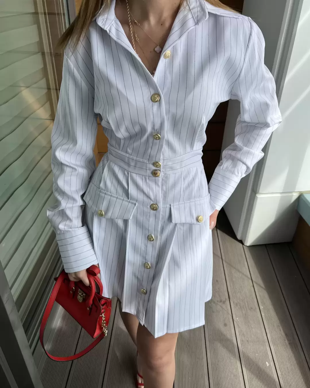 Beyaz Gold Düğmeli Çizgili Elbise