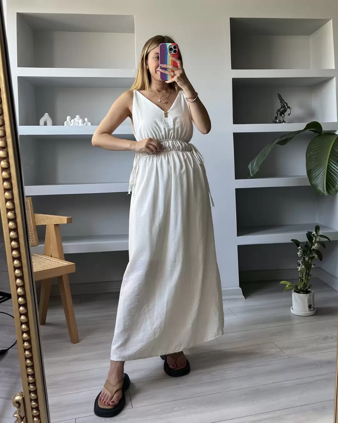 Beyaz V Yaka Uzun Astarlı Keten Elbise