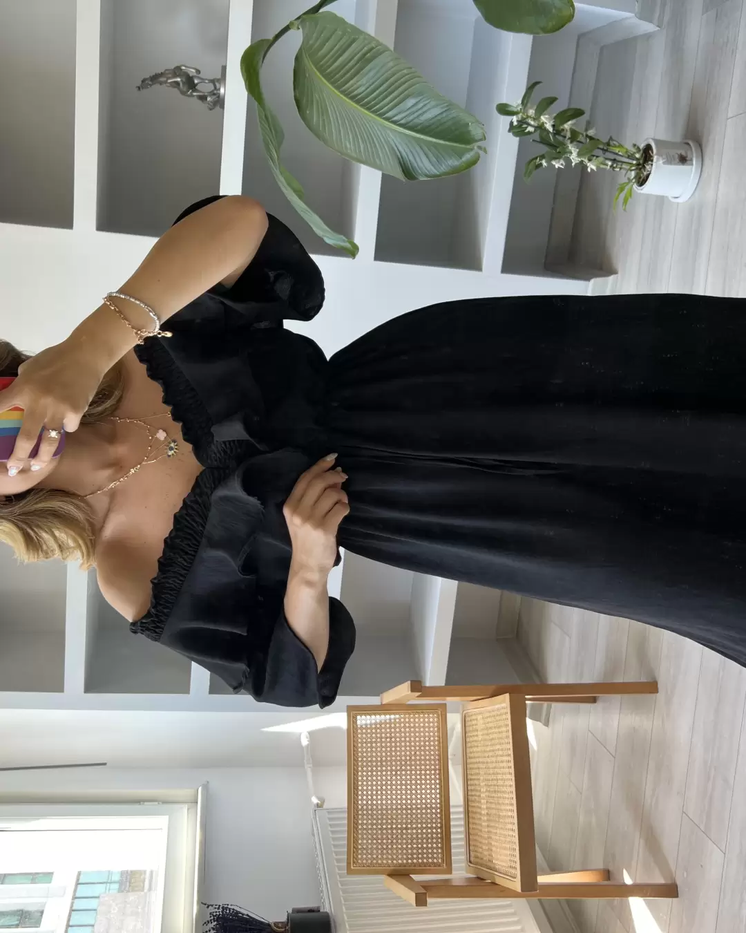 Siyah Madonna Yaka Ayrobin Elbise
