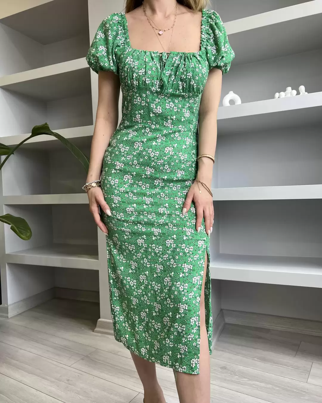 Yeşil Çiçek Desenli Yırtmaçlı Elbise